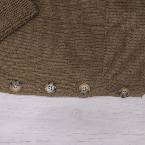 V Neck Tahari jegging sweater - Picture 2 of 6